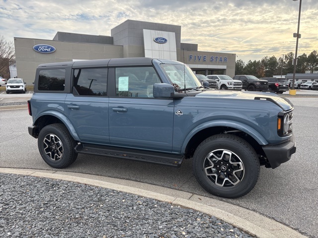 2025 Ford Bronco 4-Door Outer Banks's photo