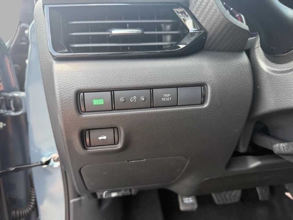 2025 Nissan Sentra SV photo 11