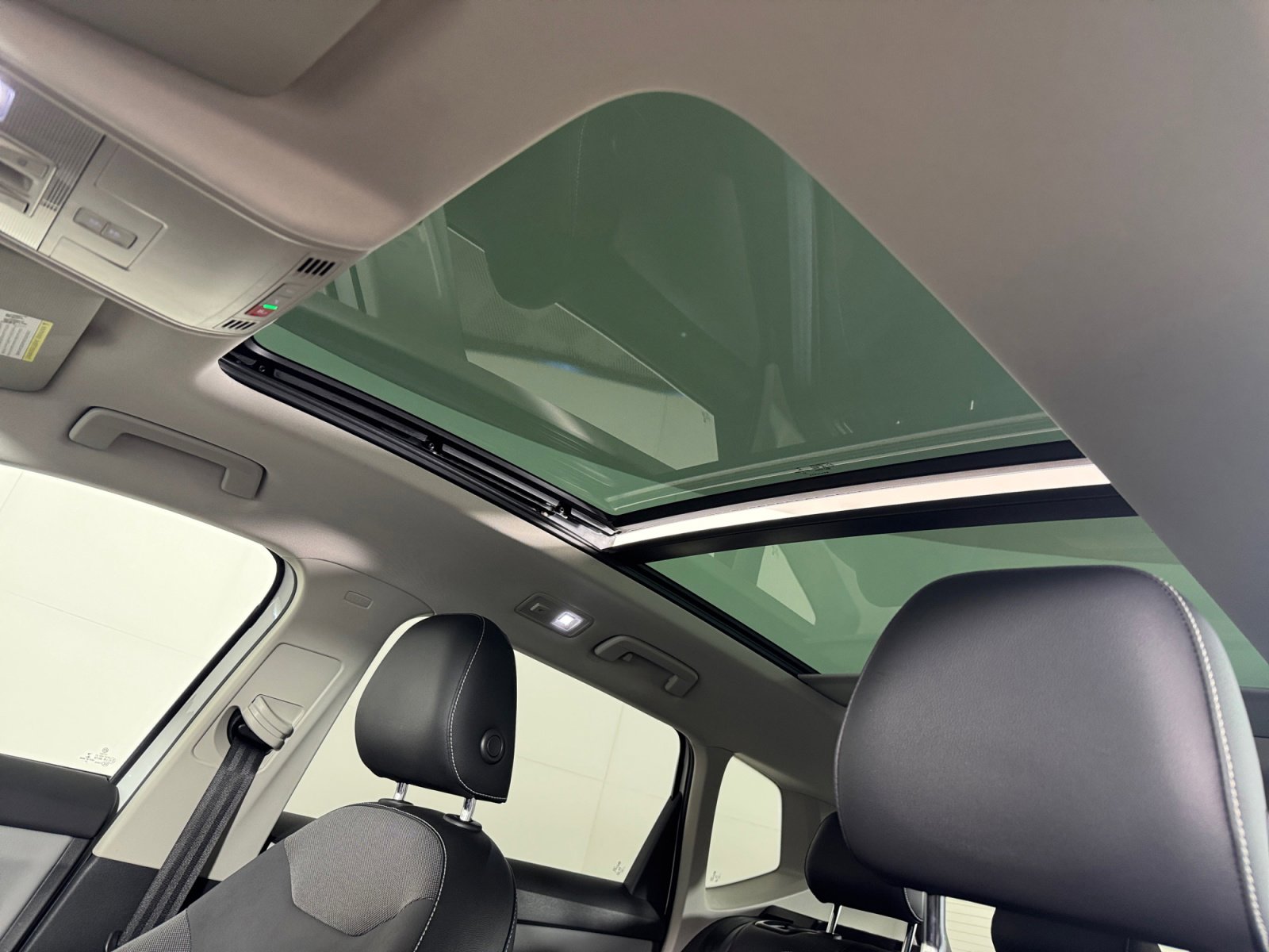 2022 Volkswagen Taos SE photo 4