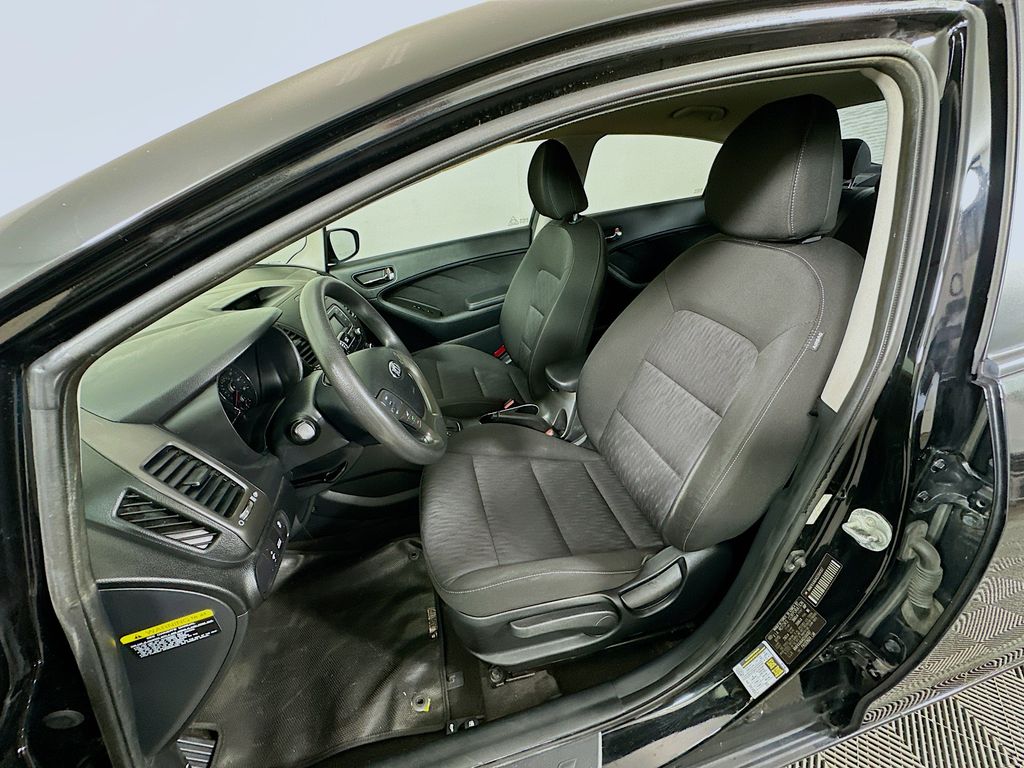 2016 Kia Forte LX photo 16