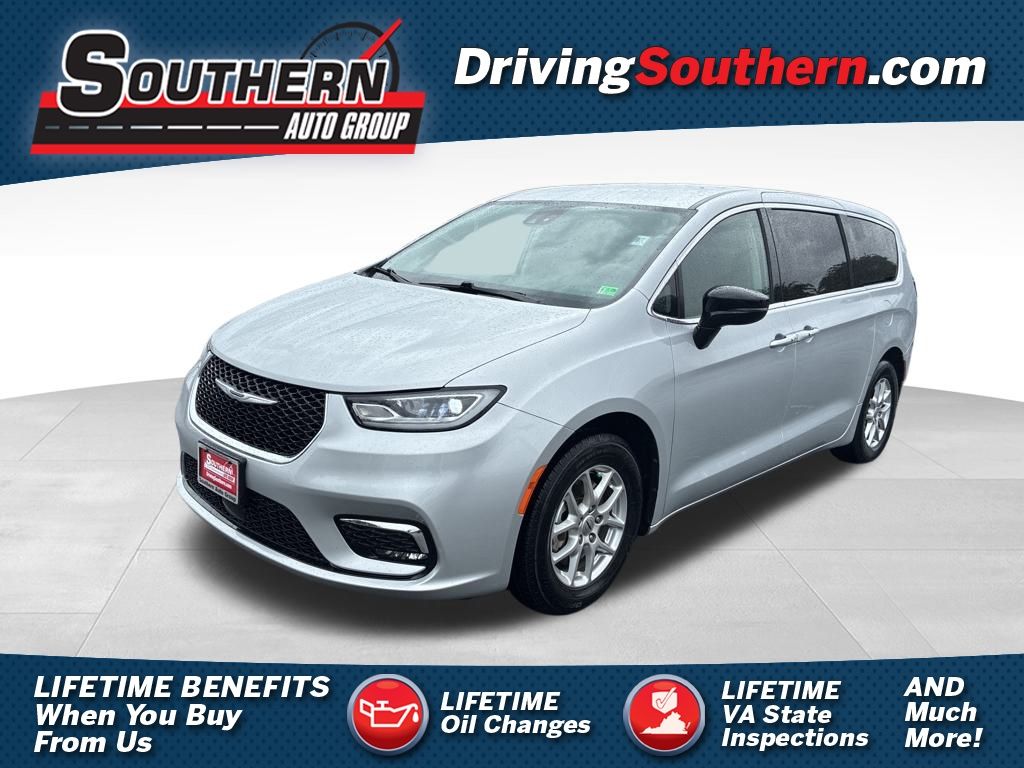 2024 Chrysler Pacifica Touring L's photo