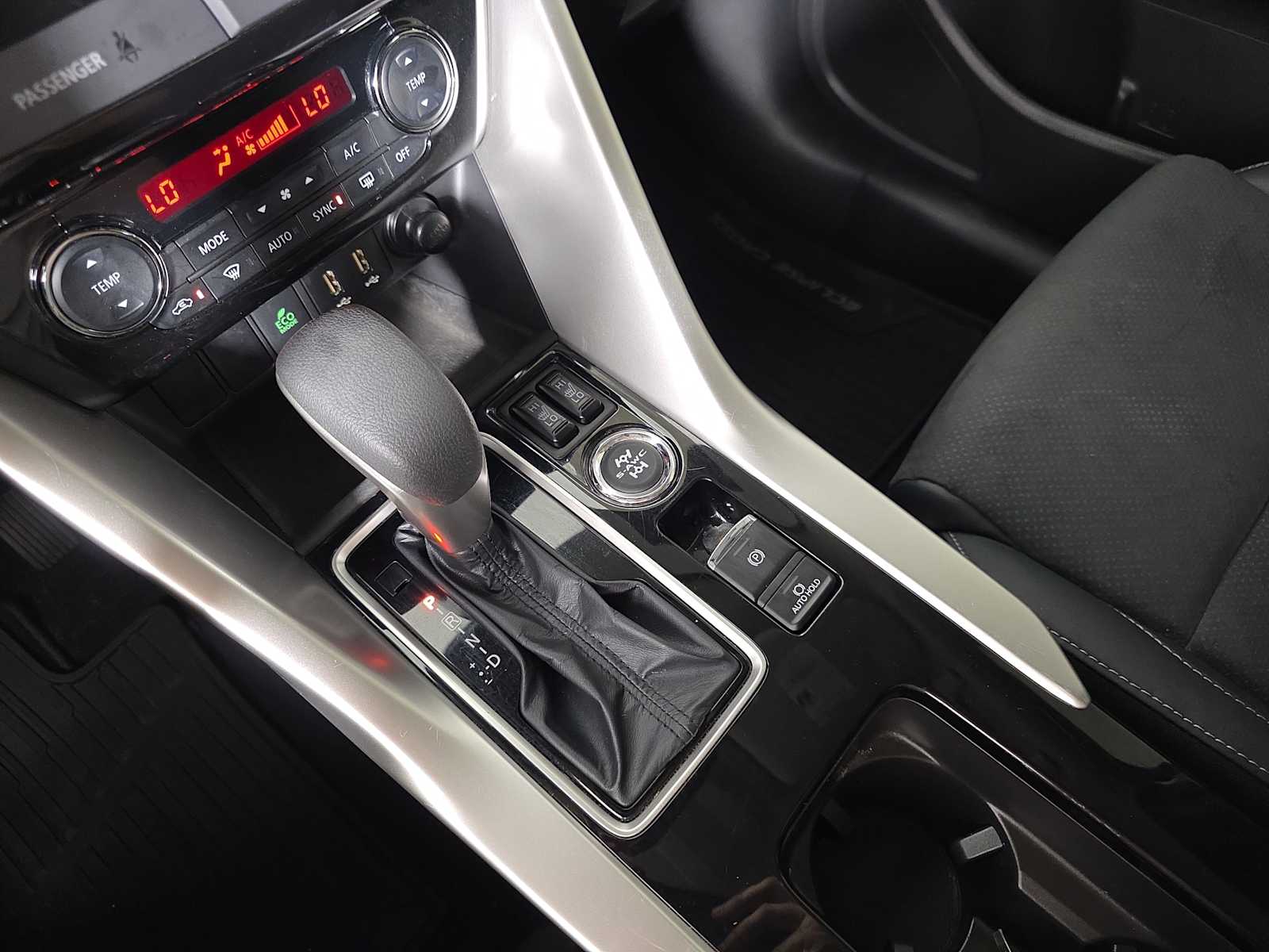 2025 Mitsubishi Eclipse Cross SE photo 18