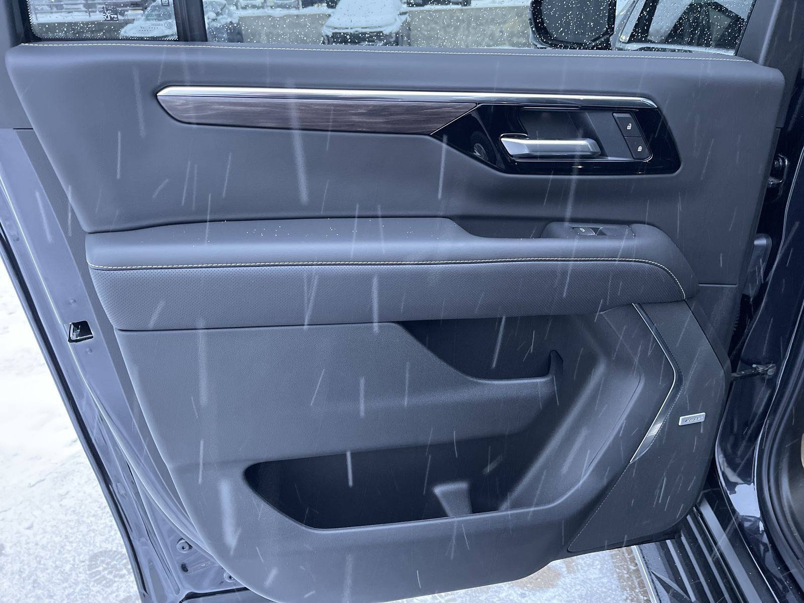 2025 Chevrolet Suburban Premier photo 4