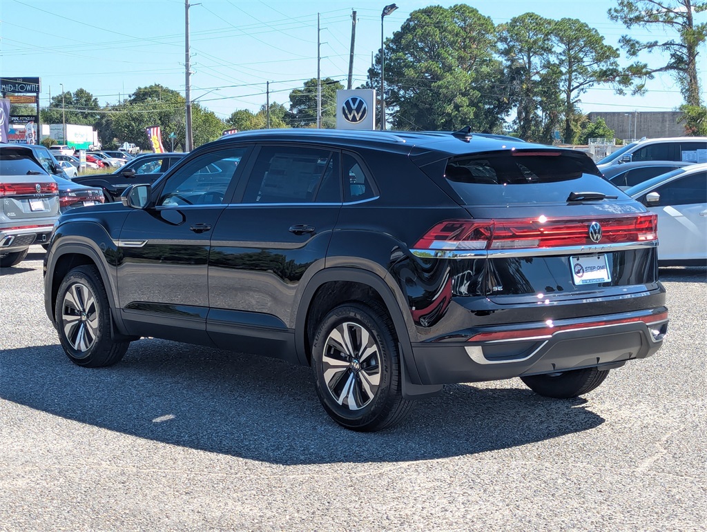 2026 Volkswagen Atlas Cross Sport SE photo 2