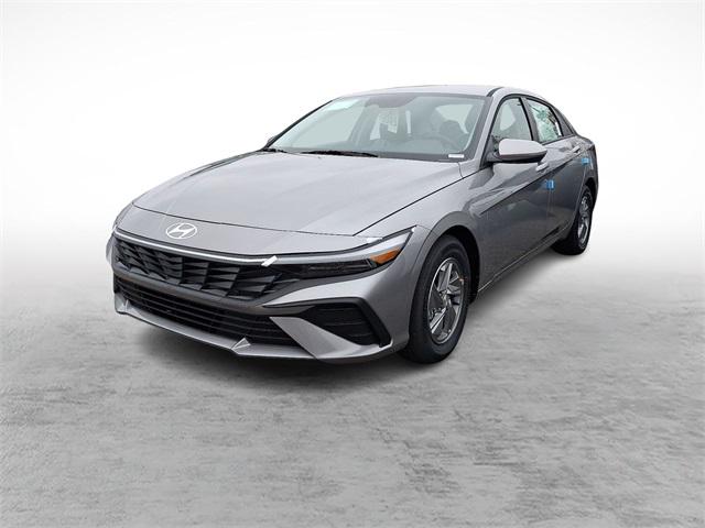 2025 Hyundai Elantra SE photo 3