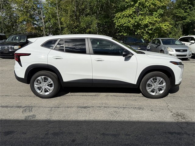 2024 Chevrolet Trax LS photo 4