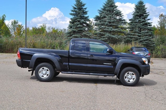 2014 Toyota Tacoma Base 4x4 Access Cab photo 2