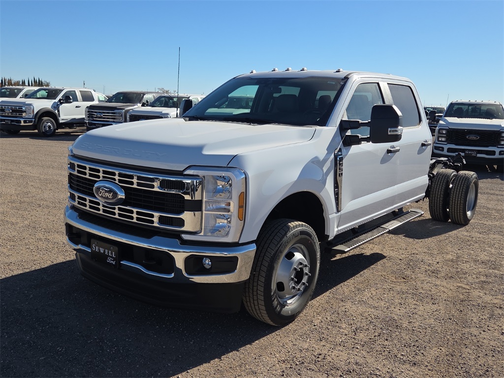 2026 Ford F-350 Super Duty Chassis Cab XL's photo