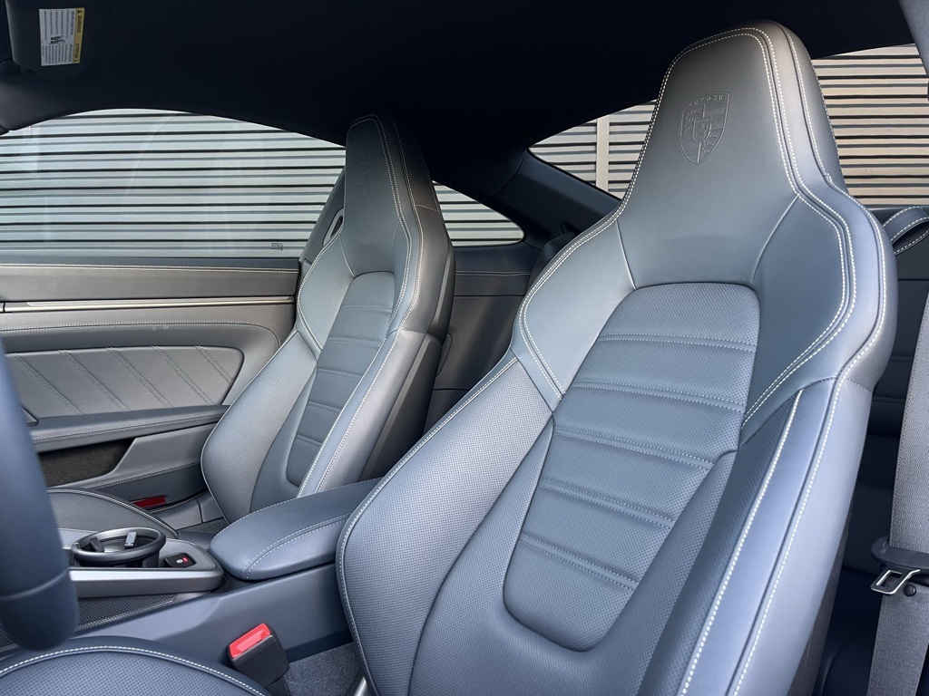 2025 Porsche 911 photo 10