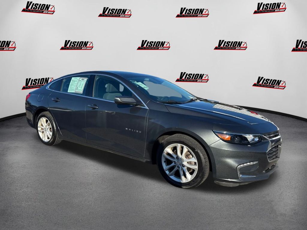 2017 Chevrolet Malibu 1LT photo 3
