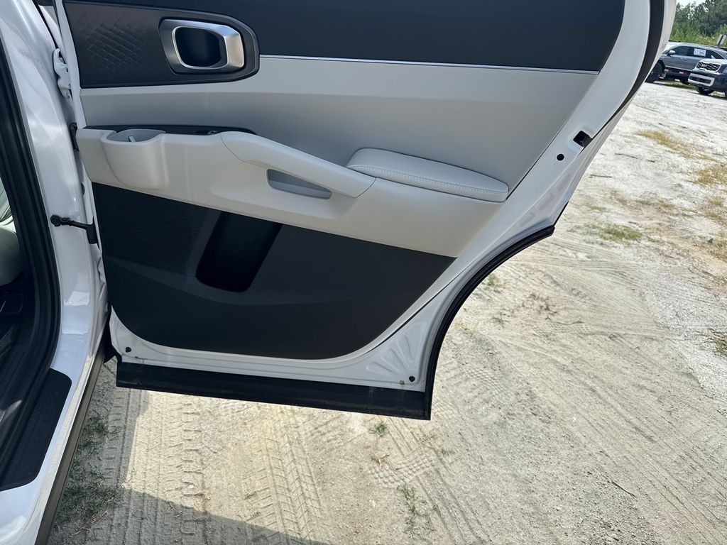 2025 Kia Sorento S photo 15