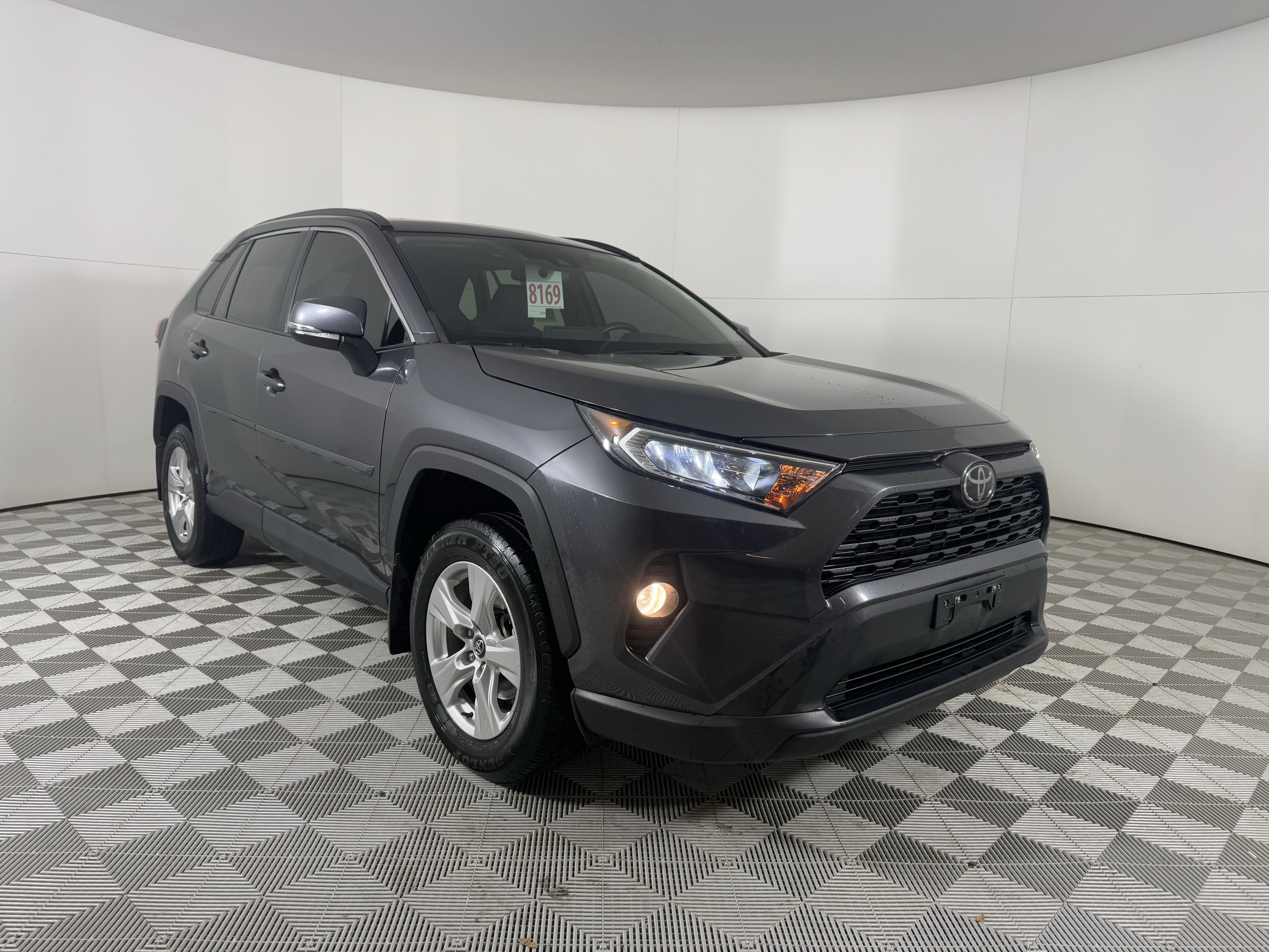 2021 Toyota RAV4 XLE's photo