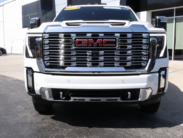 2024 Gmc Sierra 3500 HD Denali photo 2