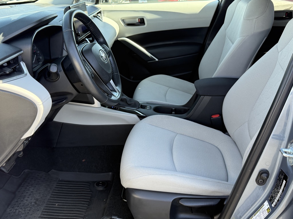 2023 Toyota Corolla Cross LE photo 16