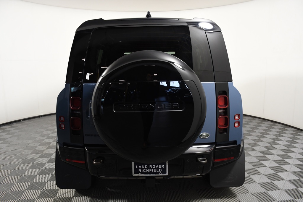2022 Land Rover Defender 110 X-Dynamic HSE photo 5