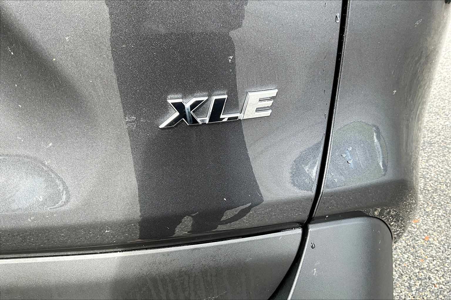 2025 Toyota RAV4 XLE photo 9