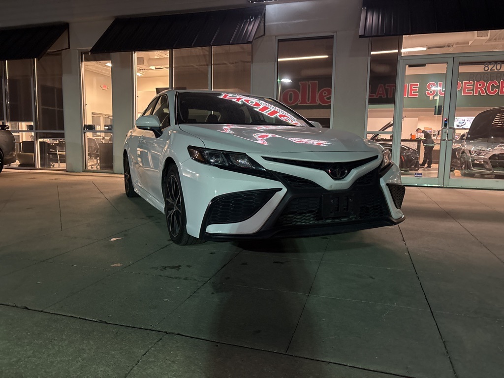 2024 Toyota Camry SE photo 3