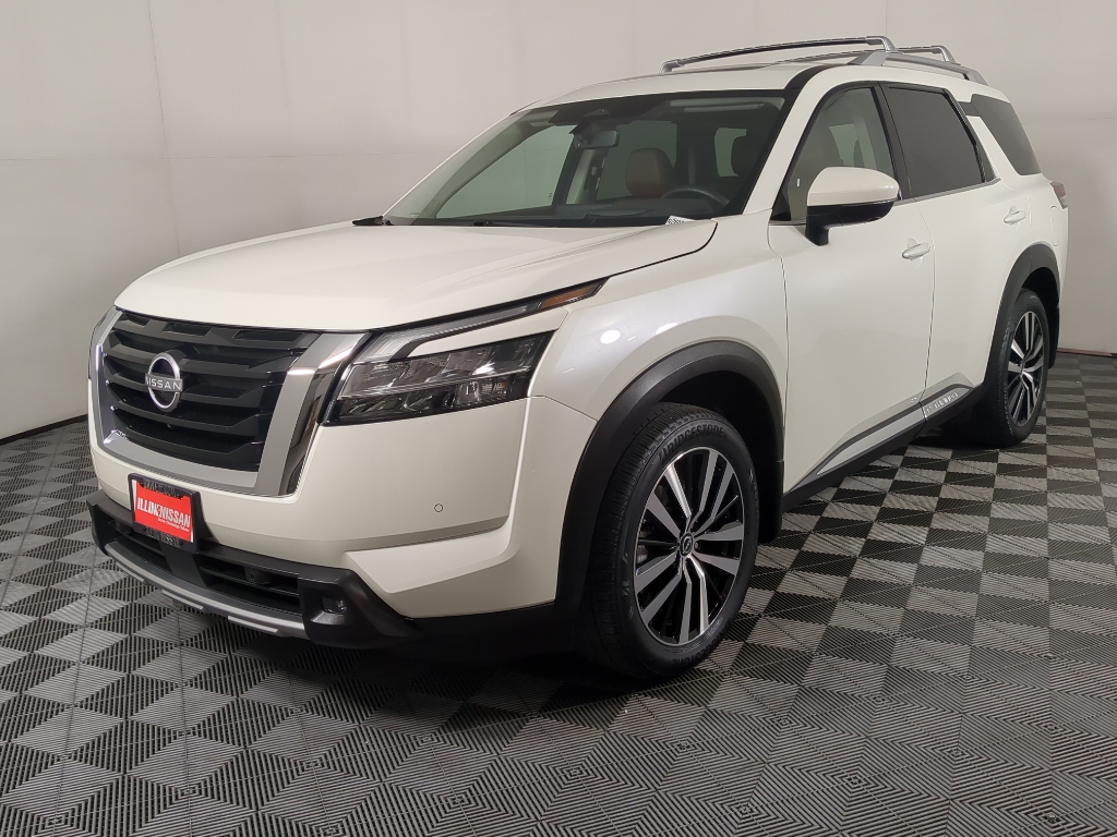 2024 Nissan Pathfinder Platinum photo 3