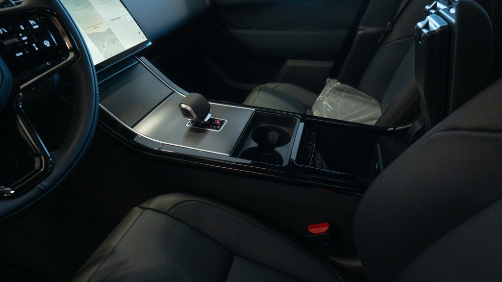 2026 Land Rover Range Rover Velar S photo 14