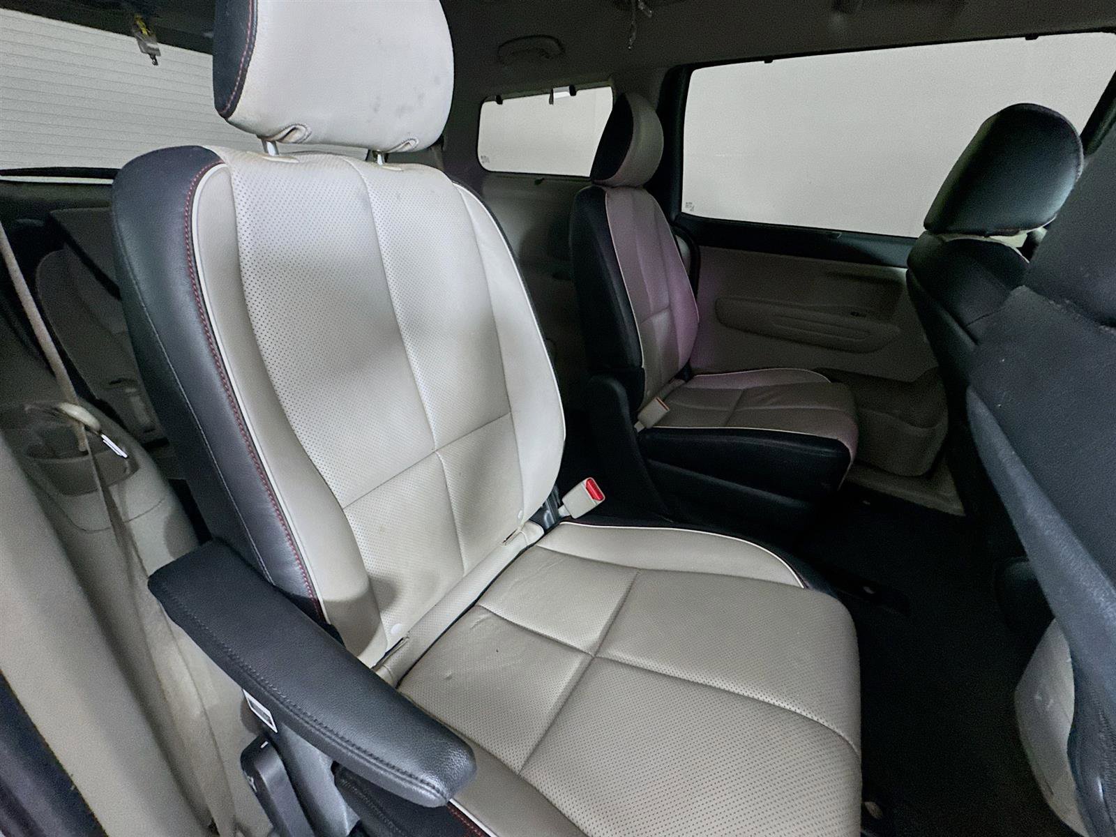 2021 Kia Sedona EX photo 26