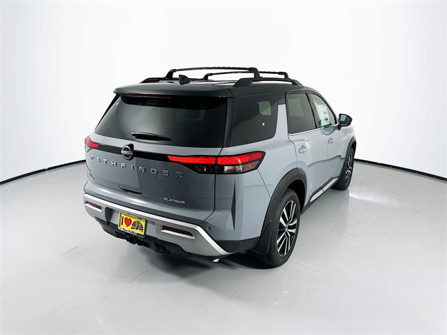 2025 Nissan Pathfinder Platinum photo 3