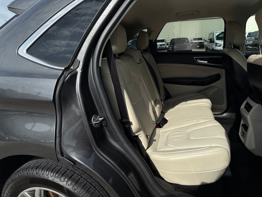 2016 Ford Edge Titanium photo 19