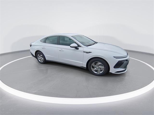 2025 Hyundai Sonata SE photo 2