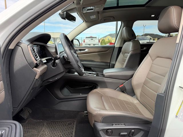 2024 Volkswagen Atlas SEL photo 4