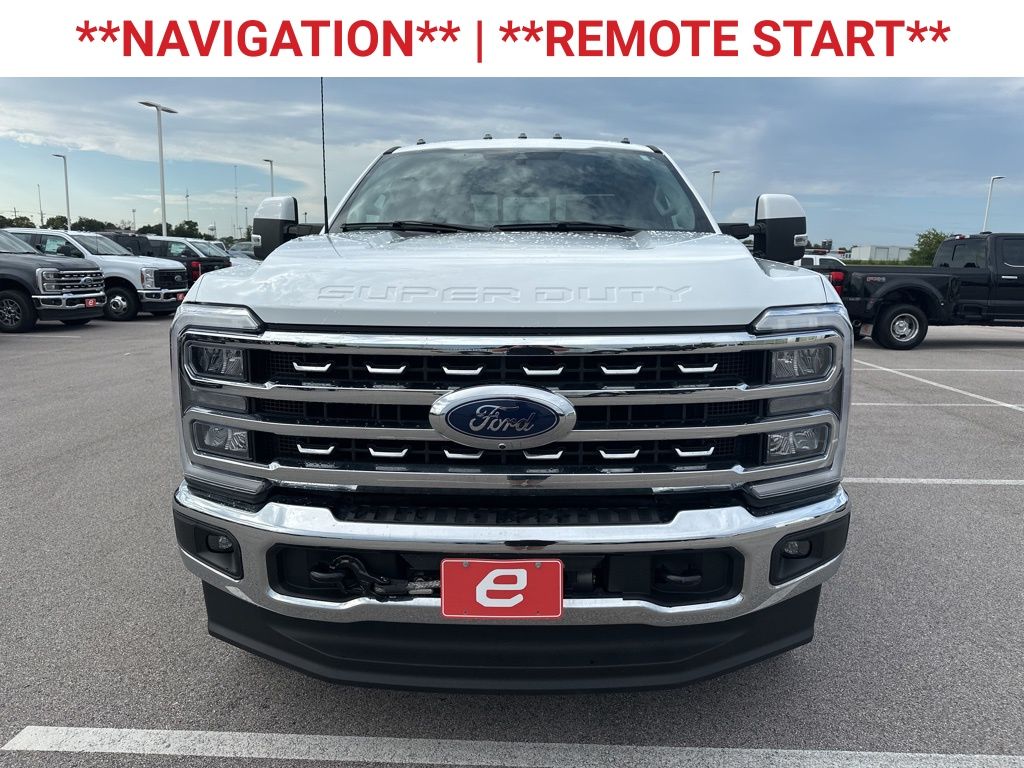 2023 Ford F-250 Lariat photo 2