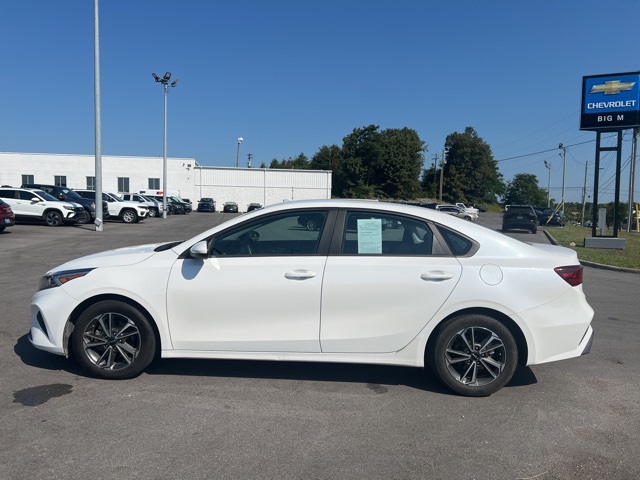 2023 Kia Forte LXS photo 2