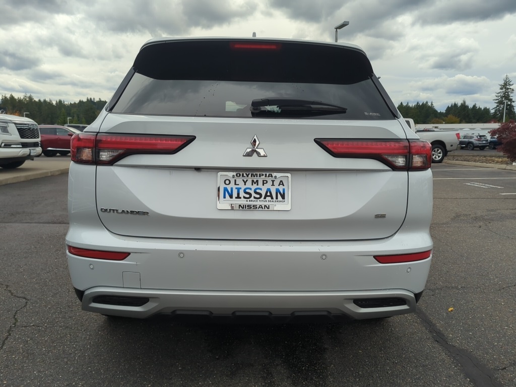 2024 Mitsubishi Outlander SE Black Edition photo 7