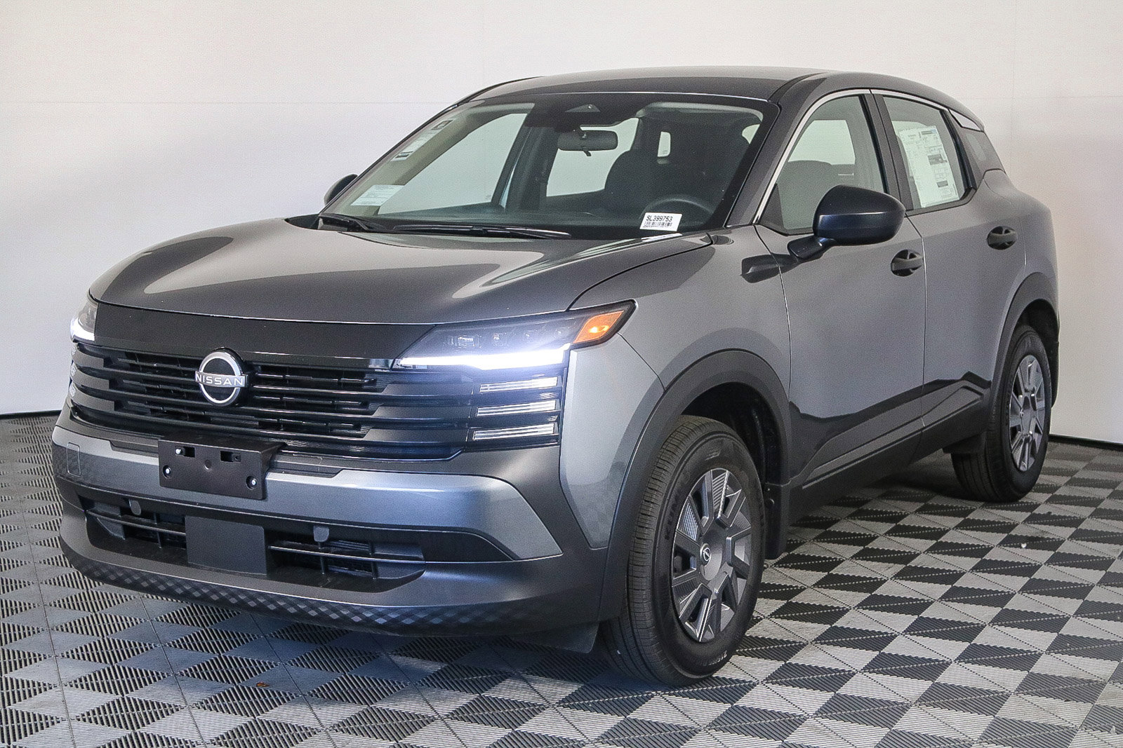 2025 Nissan Kicks S photo 2