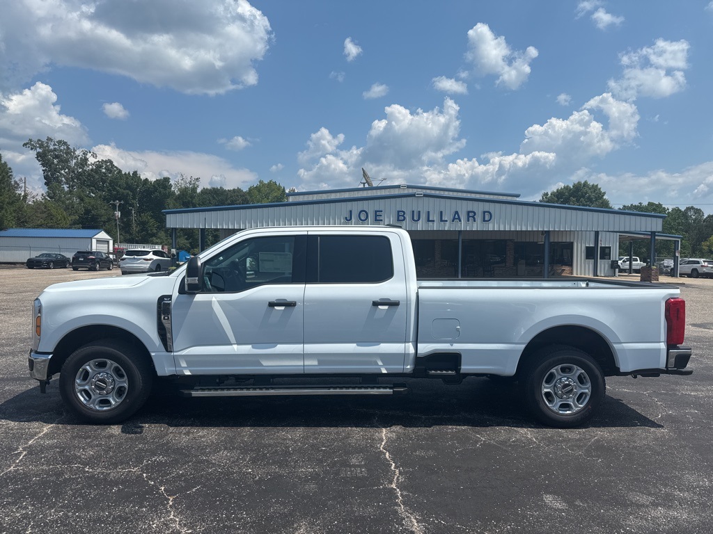 2026 Ford F-250 XLT photo 9