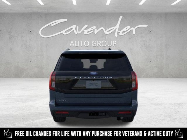 2025 Ford Expedition photo 3