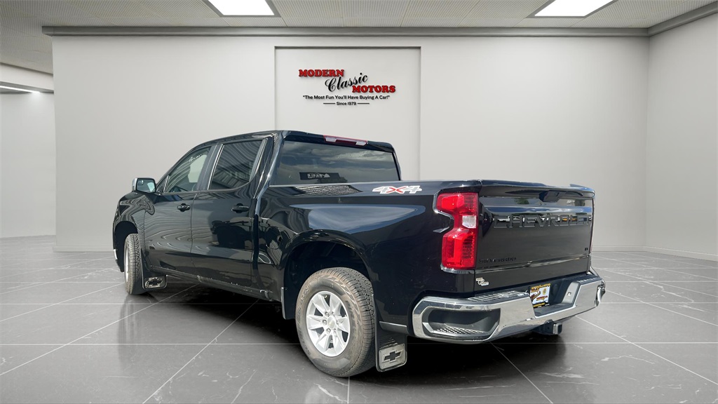 2022 Chevrolet Silverado 1500 LT photo 3