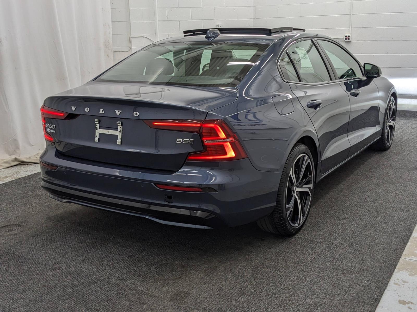 2025 Volvo S60 Core photo 2