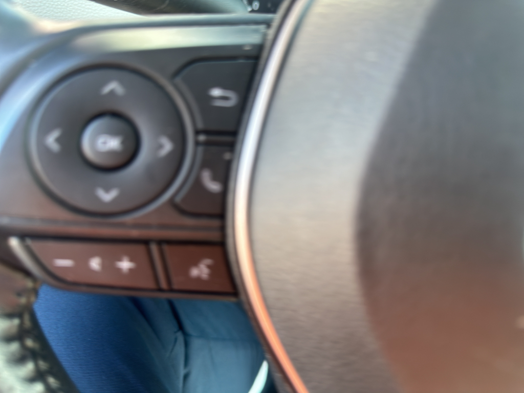2022 Toyota Corolla Cross LE photo 6