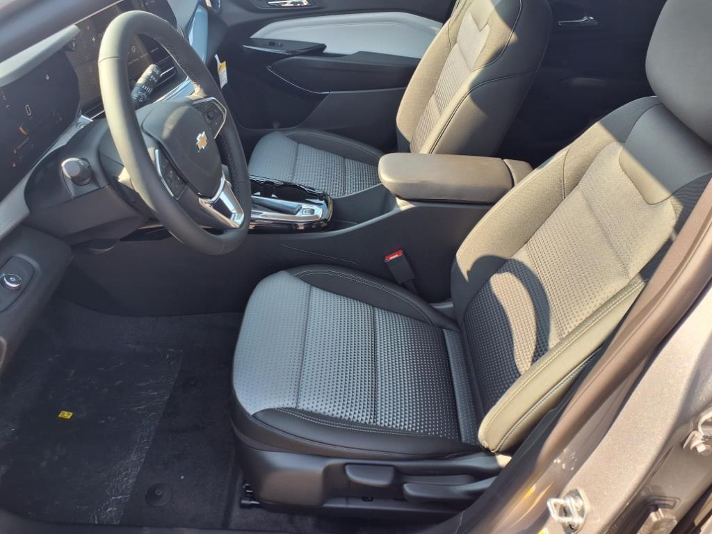 2025 Chevrolet Trax LT photo 5