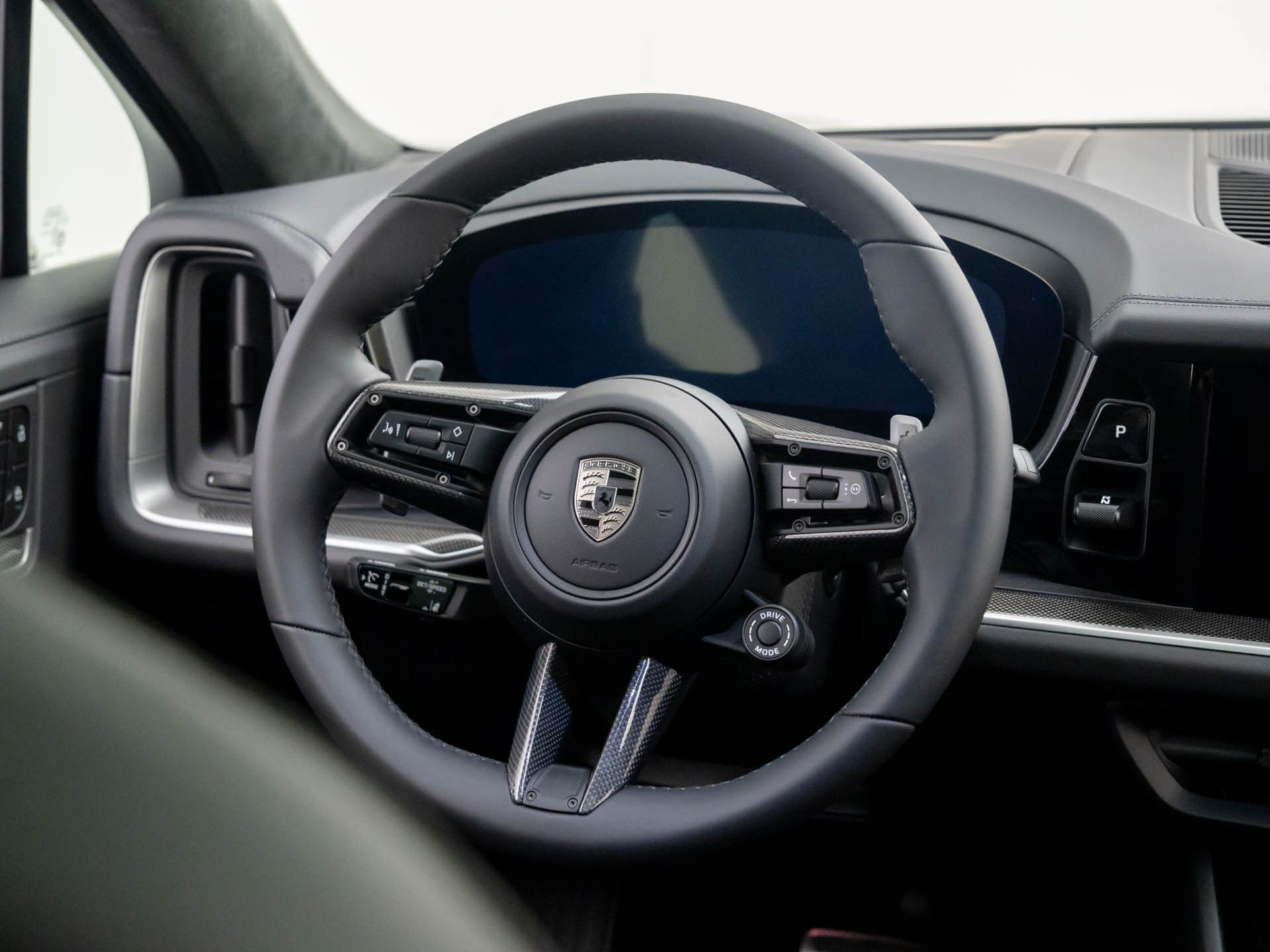 2025 Porsche Cayenne Turbo E-Hybrid Coupe photo 12
