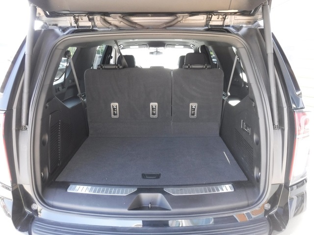 2022 Chevrolet Suburban RST photo 41