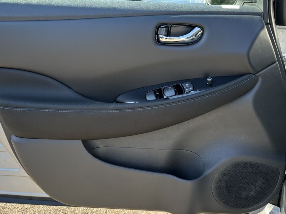 2025 Nissan Leaf SV Plus photo 12