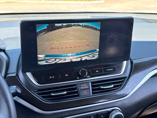 2023 Nissan Altima 2.5 SR photo 13