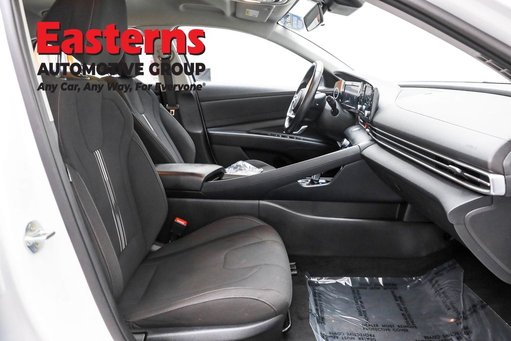 2022 Hyundai Elantra SEL Convenience photo 21