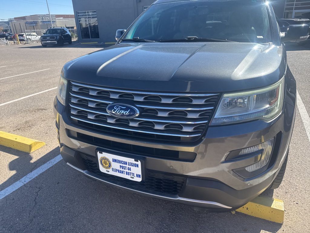 2017 Ford Explorer XLT photo 3