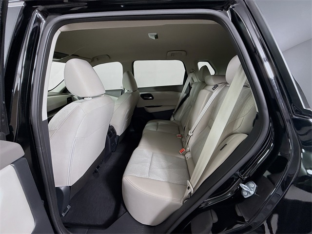2025 Nissan Rogue SV photo 6