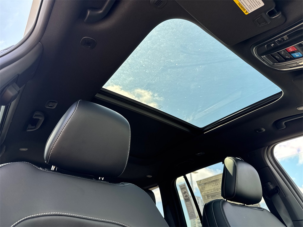 2025 Jeep Grand Cherokee Limited photo 9