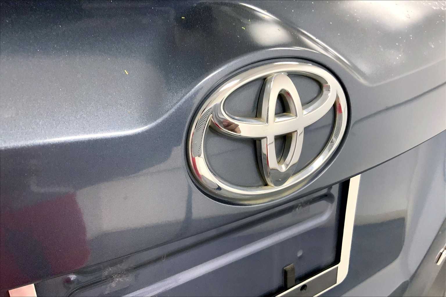 2013 Toyota RAV4 LE photo 7