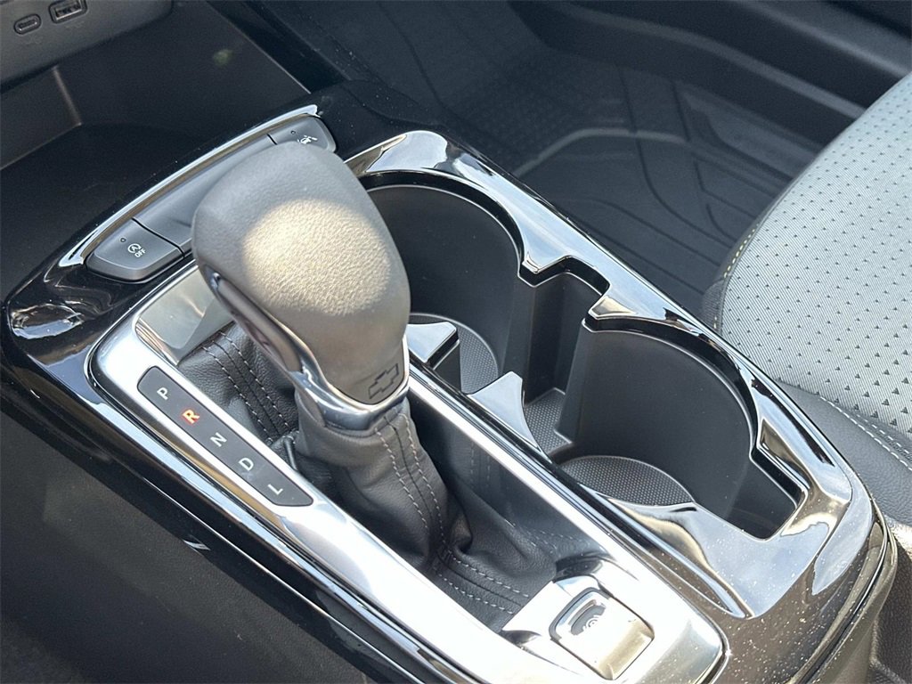 2025 Chevrolet Trax LT photo 22