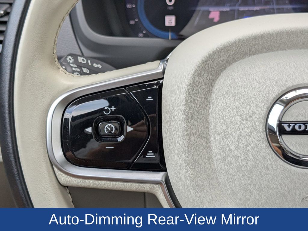 2023 Volvo XC90 Plus photo 24