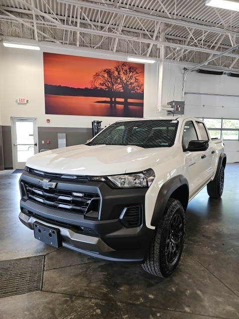 2024 Chevrolet Colorado Trail Boss photo 2